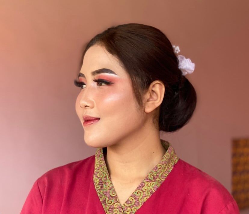 makeup soft peach Sleman